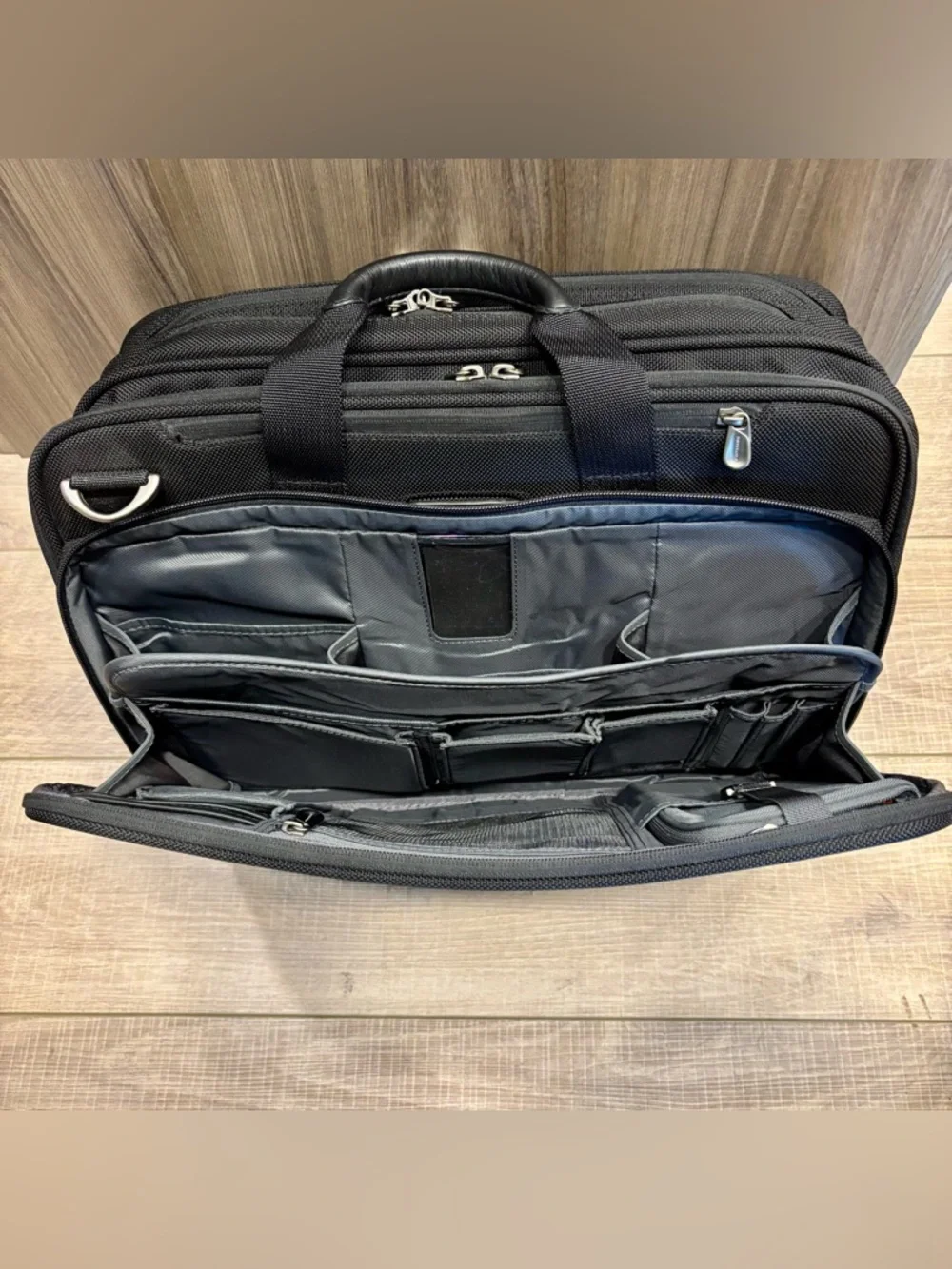 Briggs & Riley Large Travel Brief - Picture 8 of 13